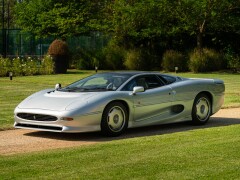 Jaguar XJ 220 
