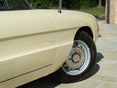 Alfa Romeo SPIDER 1750 VELOCE \"OSSO DI SEPPIA\" 
