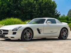 Mercedes Benz SLS AMG 